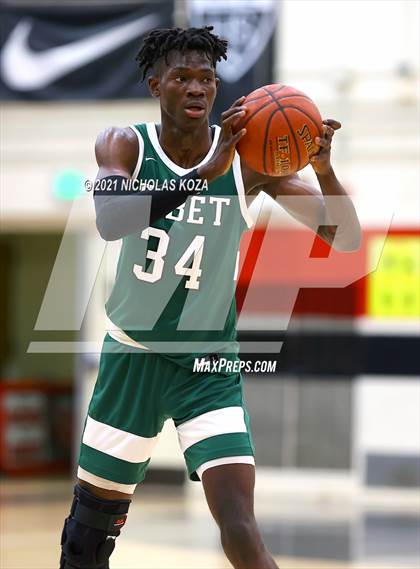Thumbnail 1 in Ribet Academy vs. Westchester (CIF State D1 Regional Playoff) photogallery.