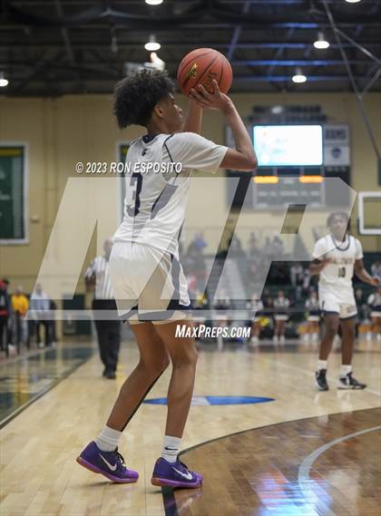 Thumbnail 2 in Baldwin vs Hempsteand (NYSPHSAA Section 8 AA Semifinal) photogallery.