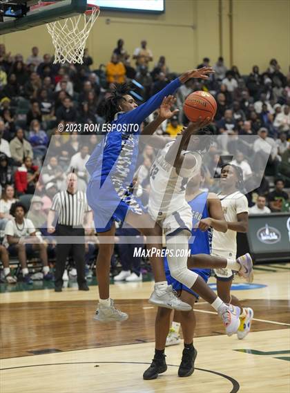 Thumbnail 2 in Baldwin vs Hempsteand (NYSPHSAA Section 8 AA Semifinal) photogallery.