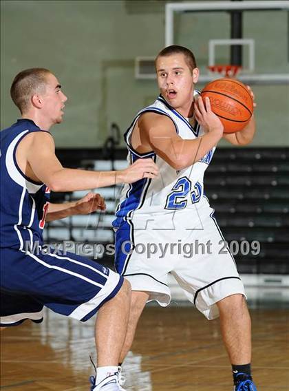 Thumbnail 3 in Las Plumas vs. Orland (Ram Jam Classic) photogallery.
