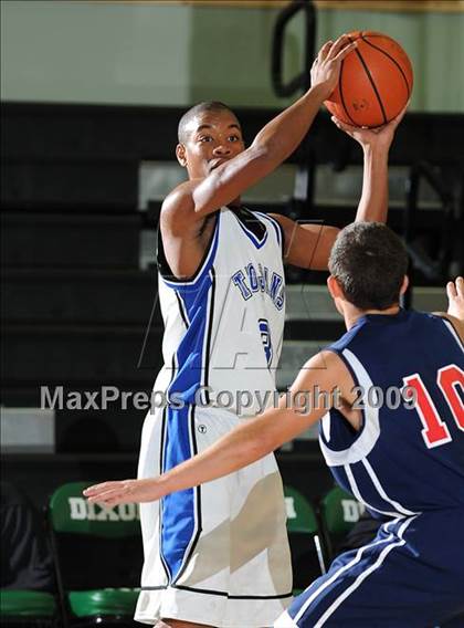 Thumbnail 3 in Las Plumas vs. Orland (Ram Jam Classic) photogallery.