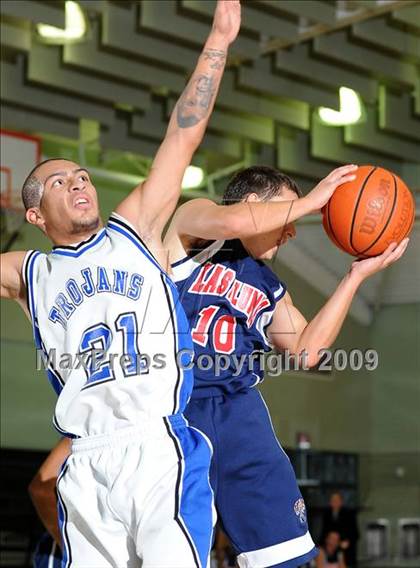 Thumbnail 1 in Las Plumas vs. Orland (Ram Jam Classic) photogallery.