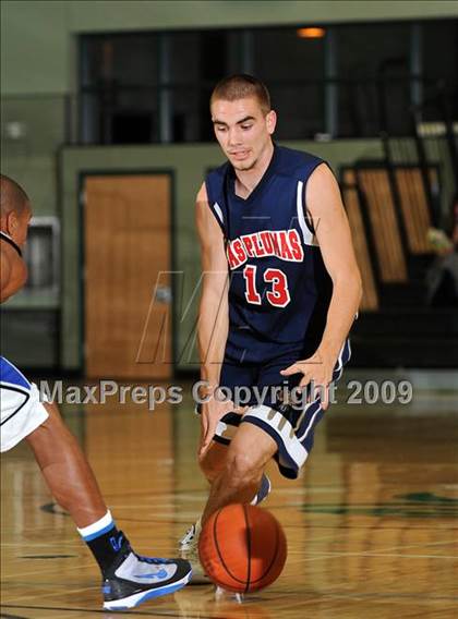 Thumbnail 3 in Las Plumas vs. Orland (Ram Jam Classic) photogallery.