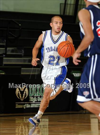 Thumbnail 2 in Las Plumas vs. Orland (Ram Jam Classic) photogallery.