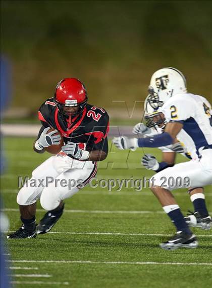 Thumbnail 3 in Stony Point vs. Lee (Texas 5A Region II D1 Playoffs) photogallery.
