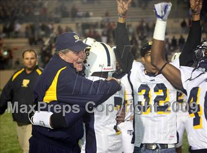 Thumbnail 2 in Stony Point vs. Lee (Texas 5A Region II D1 Playoffs) photogallery.