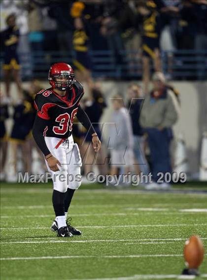 Thumbnail 2 in Stony Point vs. Lee (Texas 5A Region II D1 Playoffs) photogallery.