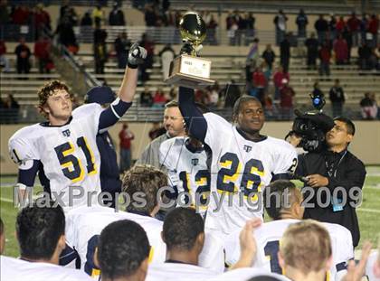 Thumbnail 3 in Stony Point vs. Lee (Texas 5A Region II D1 Playoffs) photogallery.