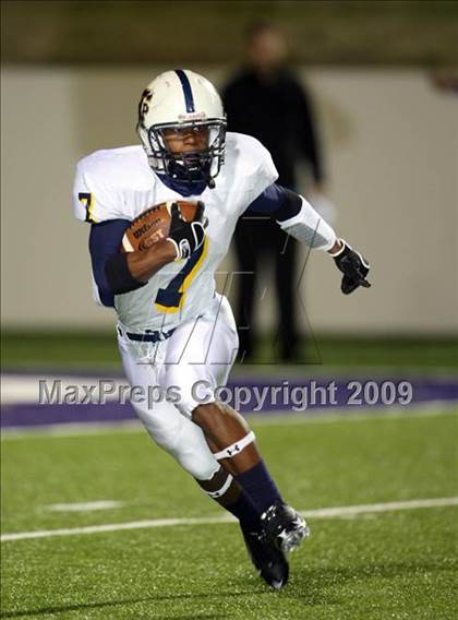 Thumbnail 2 in Stony Point vs. Lee (Texas 5A Region II D1 Playoffs) photogallery.