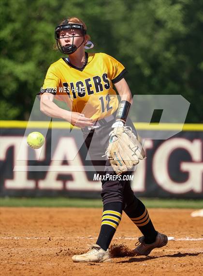 Thumbnail 2 in Hernando @ Center Hill  (MHSAA 6A Round 1) photogallery.