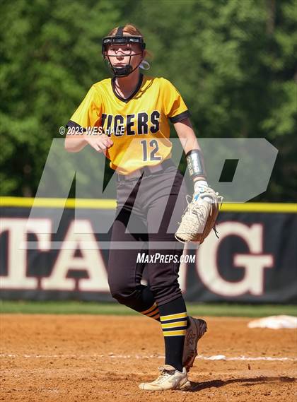 Thumbnail 1 in Hernando @ Center Hill  (MHSAA 6A Round 1) photogallery.