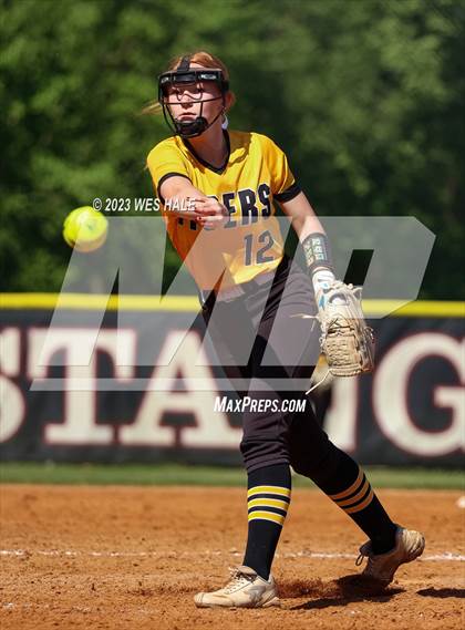 Thumbnail 3 in Hernando @ Center Hill  (MHSAA 6A Round 1) photogallery.