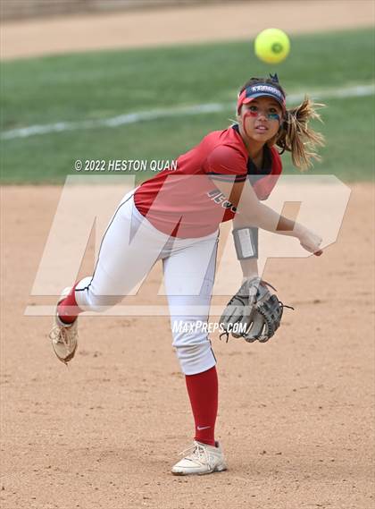 Thumbnail 1 in Bonita vs. Tesoro (CIF-SS D3 Final) photogallery.