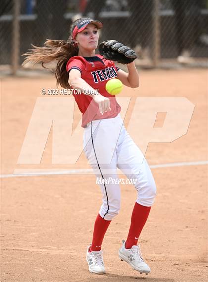 Thumbnail 3 in Bonita vs. Tesoro (CIF-SS D3 Final) photogallery.