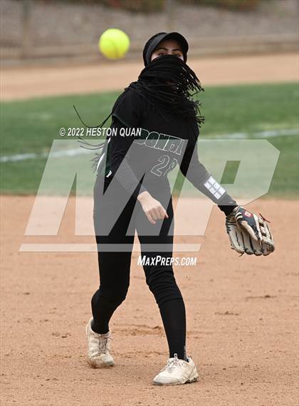 Thumbnail 2 in Bonita vs. Tesoro (CIF-SS D3 Final) photogallery.