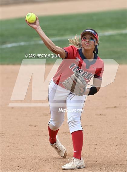 Thumbnail 3 in Bonita vs. Tesoro (CIF-SS D3 Final) photogallery.