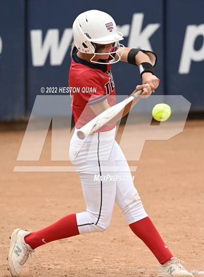 Thumbnail 1 in Bonita vs. Tesoro (CIF-SS D3 Final) photogallery.