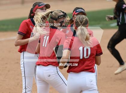 Thumbnail 2 in Bonita vs. Tesoro (CIF-SS D3 Final) photogallery.