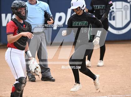 Thumbnail 3 in Bonita vs. Tesoro (CIF-SS D3 Final) photogallery.