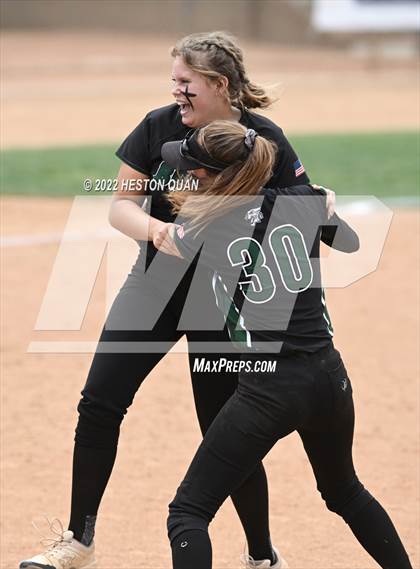 Thumbnail 1 in Bonita vs. Tesoro (CIF-SS D3 Final) photogallery.