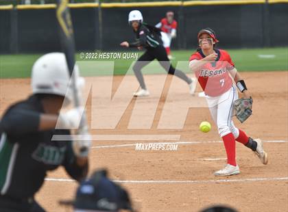 Thumbnail 2 in Bonita vs. Tesoro (CIF-SS D3 Final) photogallery.