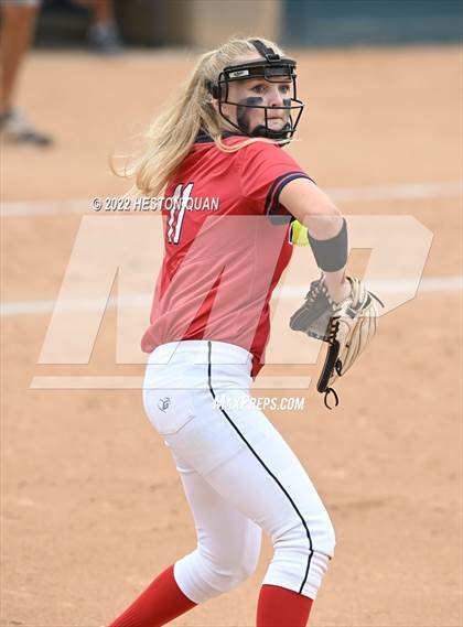 Thumbnail 3 in Bonita vs. Tesoro (CIF-SS D3 Final) photogallery.