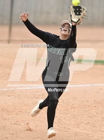 Thumbnail 1 in Bonita vs. Tesoro (CIF-SS D3 Final) photogallery.