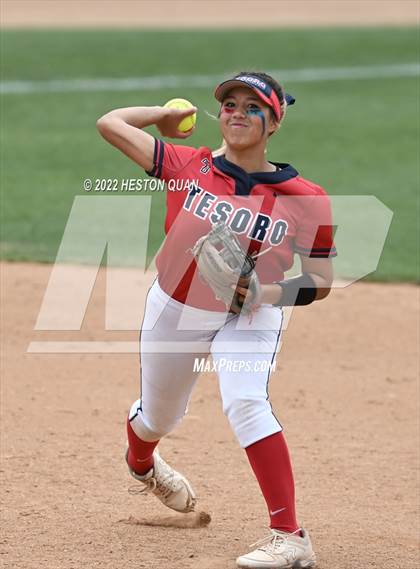 Thumbnail 1 in Bonita vs. Tesoro (CIF-SS D3 Final) photogallery.