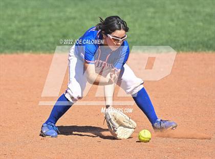 Thumbnail 1 in Uvalde vs San Antonio Memorial (Median Valley Softball Tournament) photogallery.