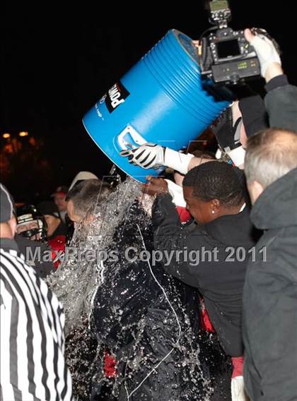 Thumbnail 2 in Ferndale vs. Salesian (CIF NCS D4 Final) photogallery.
