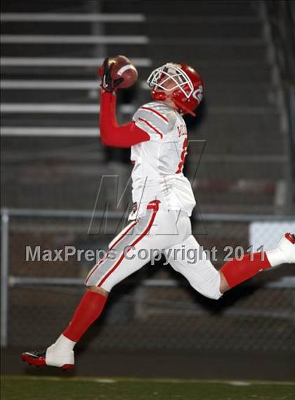 Thumbnail 3 in Ferndale vs. Salesian (CIF NCS D4 Final) photogallery.