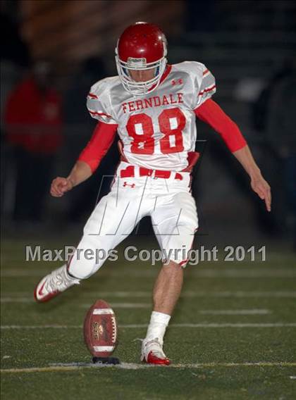 Thumbnail 2 in Ferndale vs. Salesian (CIF NCS D4 Final) photogallery.