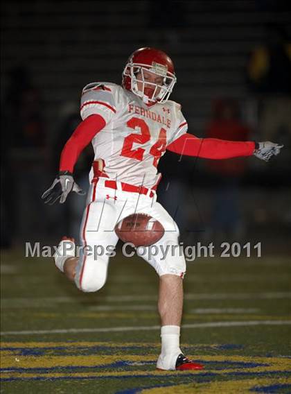 Thumbnail 1 in Ferndale vs. Salesian (CIF NCS D4 Final) photogallery.