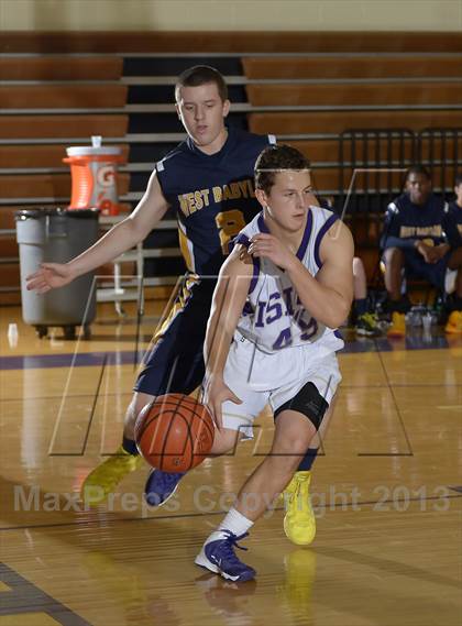 Thumbnail 3 in Islip vs West Babylon (Islip Holiday Tournament Final) photogallery.