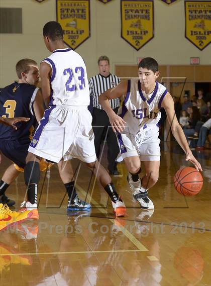 Thumbnail 3 in Islip vs West Babylon (Islip Holiday Tournament Final) photogallery.