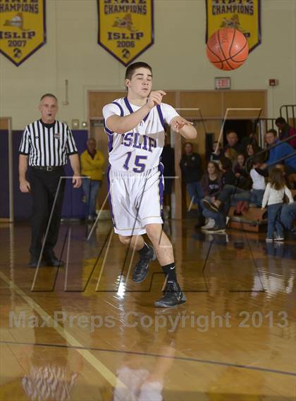 Thumbnail 2 in Islip vs West Babylon (Islip Holiday Tournament Final) photogallery.