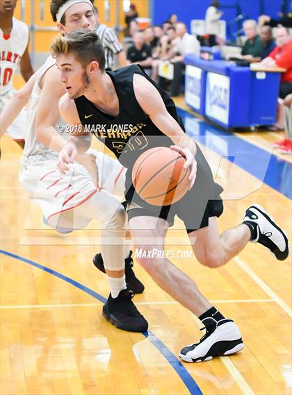 Thumbnail 2 in Verrado vs. Liberty (Sunnyslope Hoopsgiving Tournament) photogallery.