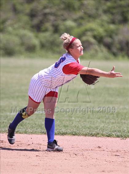 Thumbnail 2 in Southwestern vs JFK (Section 6 Class B Prequarterfinal) photogallery.