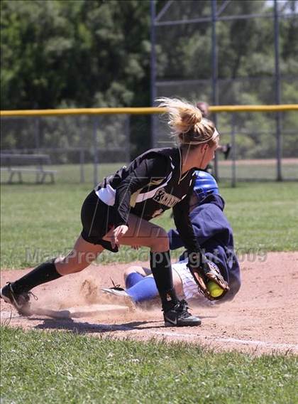 Thumbnail 2 in Southwestern vs JFK (Section 6 Class B Prequarterfinal) photogallery.