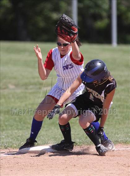 Thumbnail 3 in Southwestern vs JFK (Section 6 Class B Prequarterfinal) photogallery.
