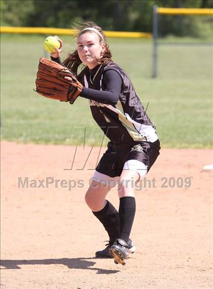 Thumbnail 2 in Southwestern vs JFK (Section 6 Class B Prequarterfinal) photogallery.