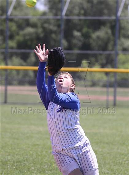 Thumbnail 1 in Southwestern vs JFK (Section 6 Class B Prequarterfinal) photogallery.