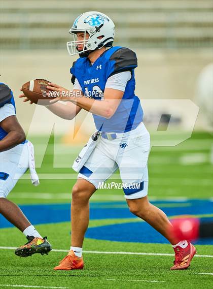 Thumbnail 2 in Atascocita vs King (A Team) photogallery.