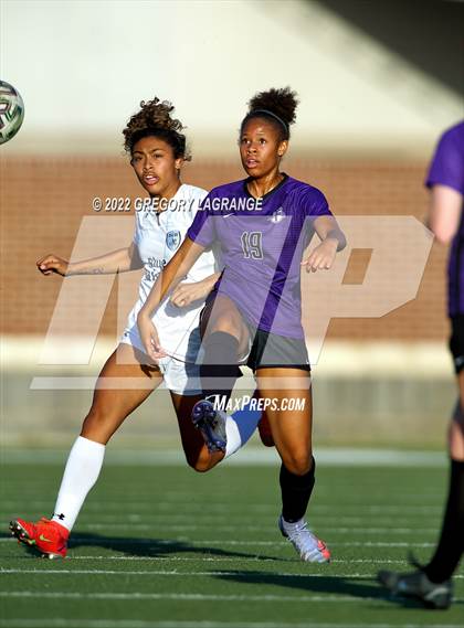 Thumbnail 3 in Bell vs Timber Creek (UIL 6A Bi-District Playoff) photogallery.