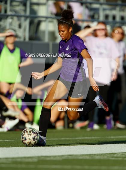 Thumbnail 2 in Bell vs Timber Creek (UIL 6A Bi-District Playoff) photogallery.