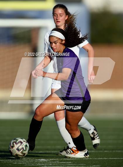 Thumbnail 2 in Bell vs Timber Creek (UIL 6A Bi-District Playoff) photogallery.