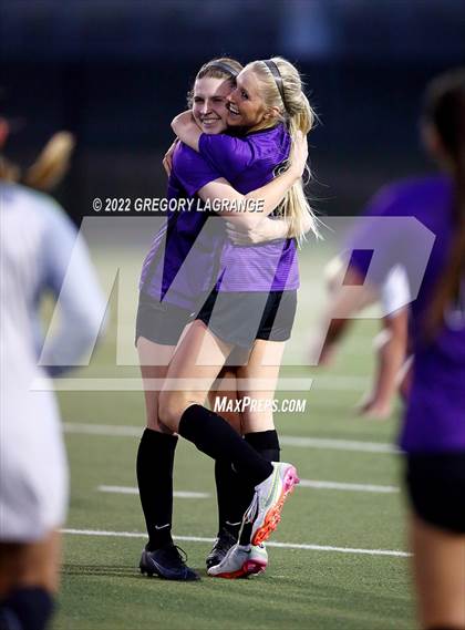 Thumbnail 1 in Bell vs Timber Creek (UIL 6A Bi-District Playoff) photogallery.