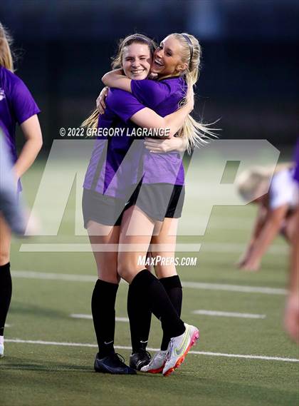 Thumbnail 3 in Bell vs Timber Creek (UIL 6A Bi-District Playoff) photogallery.