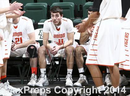 Thumbnail 3 in Union-Endicott vs Mt. Vernon (NYSPHSAA Regional Final) photogallery.