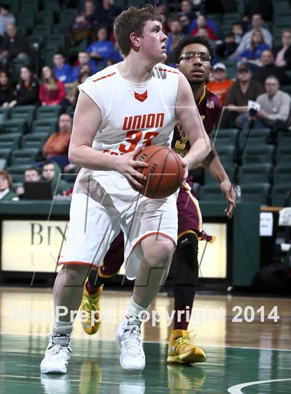 Thumbnail 2 in Union-Endicott vs Mt. Vernon (NYSPHSAA Regional Final) photogallery.